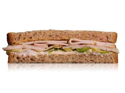 Sándwich integral pollo al curry con vegetales