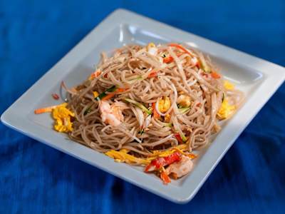 Spaghetti di Riso con Frutti di Mare alla Piastra