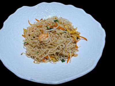 Spaghetti ramen saltate