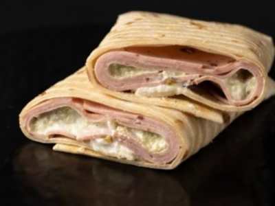 Piadina con Mortadella, Stracciatella e Pesto di Pistacchio