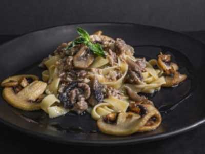 Fettuccine Funghi e Salsiccia