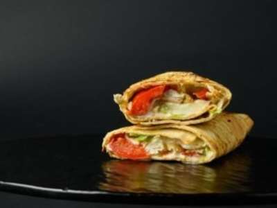 Piadina con Pollo Grigliato, Mozzarella, Pomodoro e Maionese