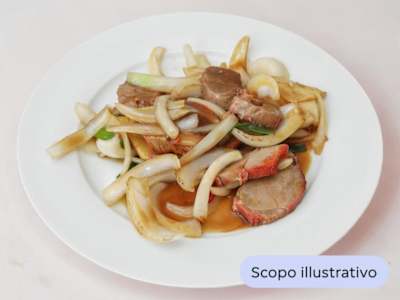 Maiale con cipolle e patate