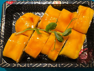 Uramaki Mango Rainbow