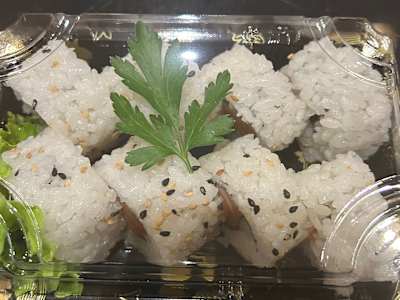 Sake Uramaki Crudo