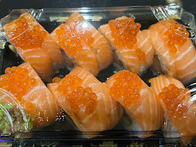 Sake Rainbow Maki (Ikura)