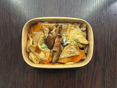 Tofu con Bambù e Funghi