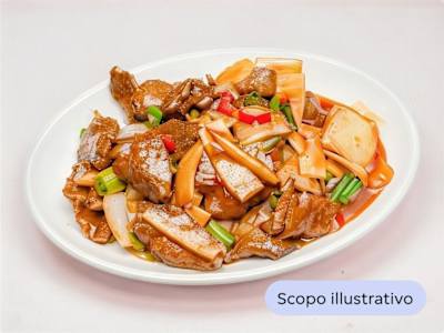 Manzo in Salsa Piccante con Verdure Miste