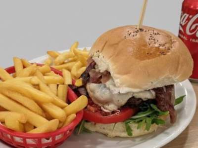 Menù Baconburger, Patatine Fritte e Bibita a Scelta