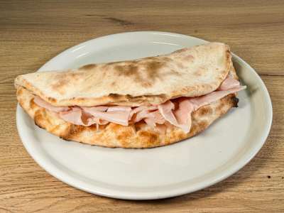 Piadina con Mozzarella e Prosciutto Cotto
