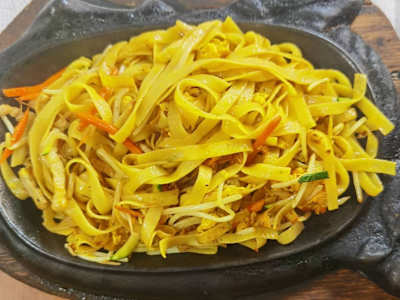 Tagliatelle con Carne e Curry