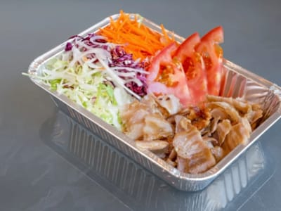Vaschetta Kebab e Insalata Mista con salse