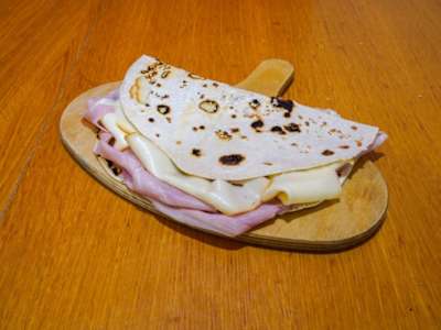 Piadina con Prosciutto Cotto e Fontina