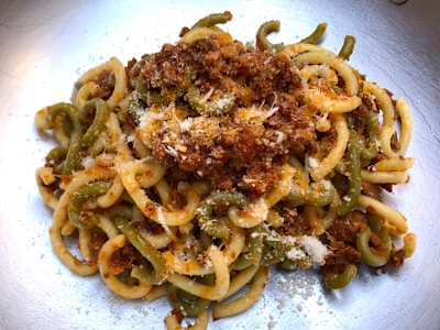 Gramigna Bianca e Verde al Ragù di Salsiccia