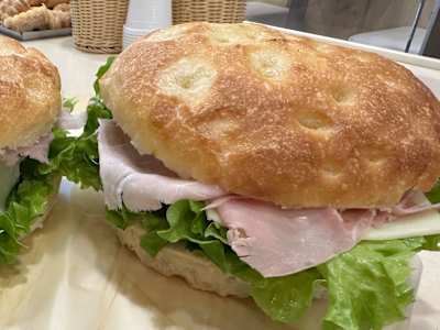 Focaccia primavera con cotto