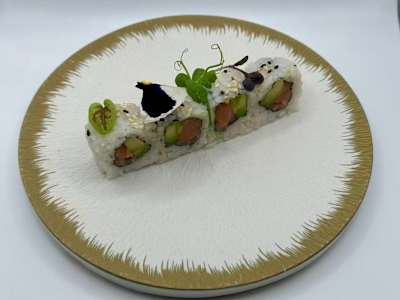 Uramaki Sake Avocado