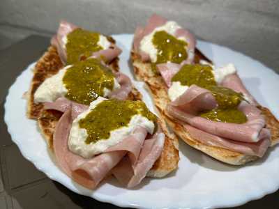 Bruschetta mortadella