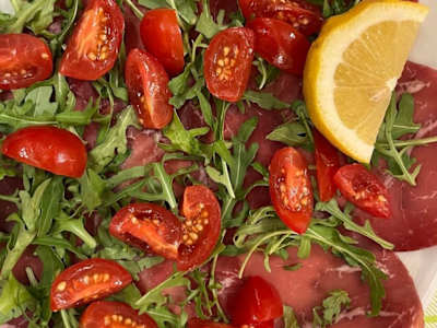Bresaola alla Valtellina con Rucola e Pomodorini