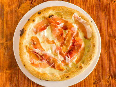 Pizza crudo e Burrata
