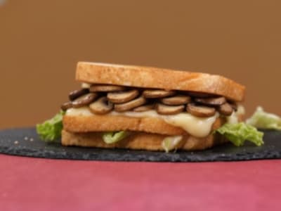 Toast con Funghi e Formaggio