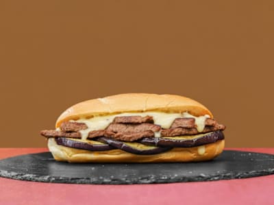 Panino con Cheesesteak, Sottiletta e Melanzane