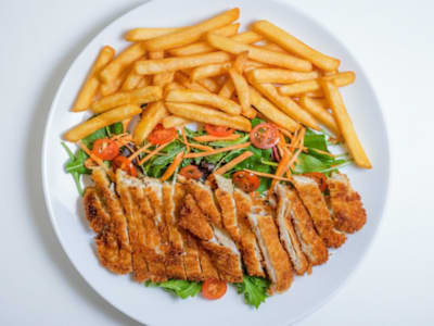 Pollo Impanato con Insalata