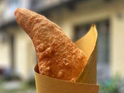 Calzone Fritto Ripieno di Cicoli, Ricotta e Pepe