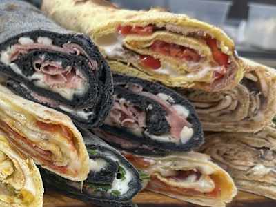 Rotolo cotto e stracchino al carbone vegetale
