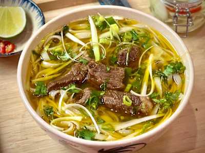 Phở bò sốt vang - Brodo di manzo con carne di manzo stufata al vino rosso