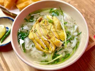 Phở gà - Tagliatelle in brodo di pollo con pollo