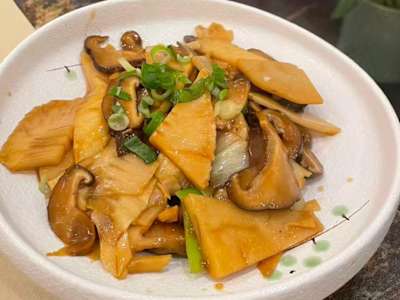 373 - Funghi e bambu
