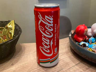 424.Coca cola in lattina 33cl