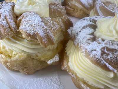 Zeppole con Crema Chantilly