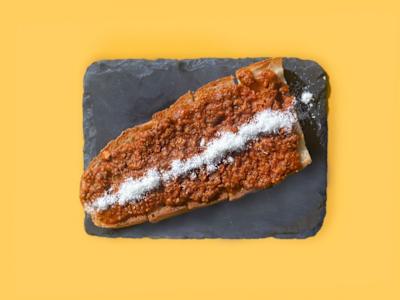 Bruschetta con Ragù alla Bolognese, Pomodoro del Piennolo e Grana Padano DOP