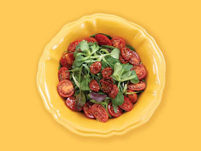 Insalata con Misticanza, Pomodorini Ciliegini, Pomodori Datterini e Confit