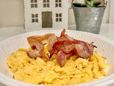 UOVA STRAPAZZATE CON BACON