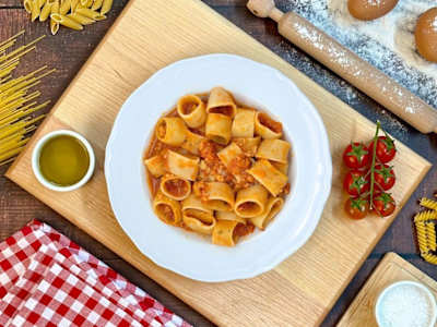 Mezzi paccheri al ragù di seppia