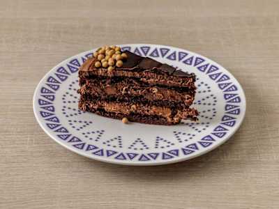 Fudge caramel cake