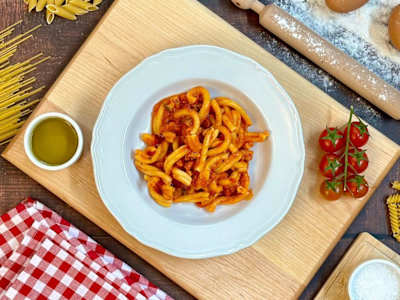 Strozzapreti al pomodoro con speck e funghi