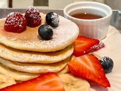PANCAKES CON FRUTTI DI BOSCO