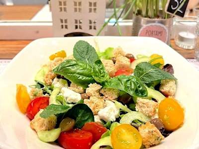 INSALATA GRECA CON AROMI