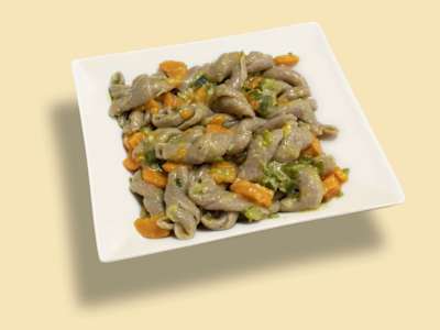 Troccoli integrali con carote e zucchine