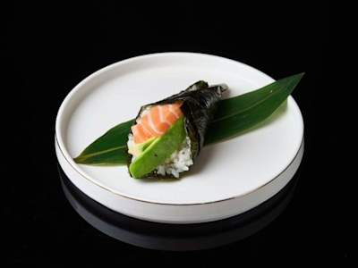 TEMAKI SALMONE CON AVOCADO-080