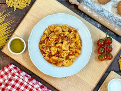 Tortellini al ragù bolognese