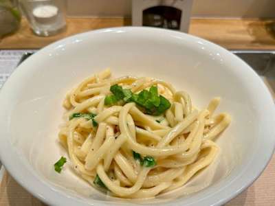 SPAGHETTONI CACIO, LIMONE E BASILICO