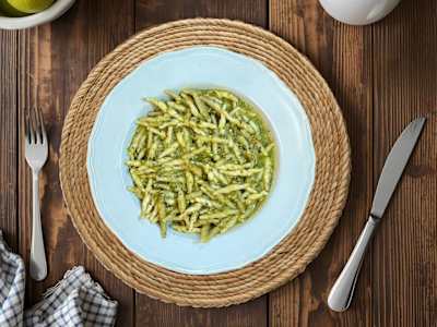 Strigoli al pesto genovese