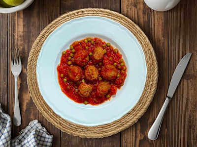 Polpette al sugo con piselli