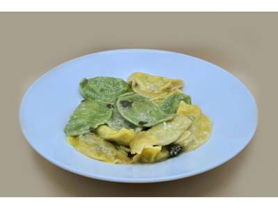 Tortelli mezzaluna burro e salvia*