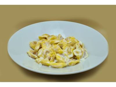 Tortellini panna e prosciutto*