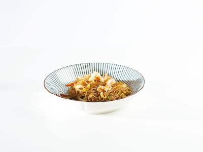 156 SPAGHETTI DI SOIA SALTATI CON VERDURE E GAMBERI